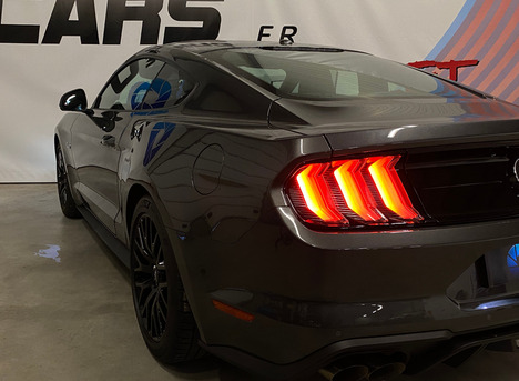 FORD MUSTANG