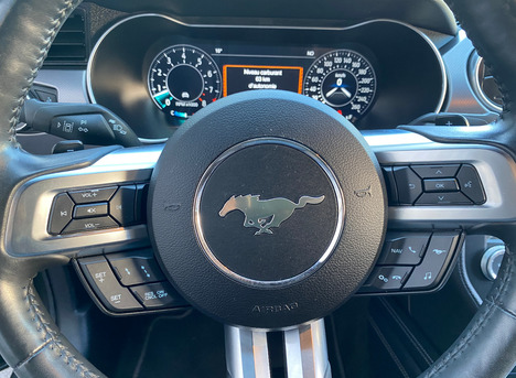 FORD MUSTANG